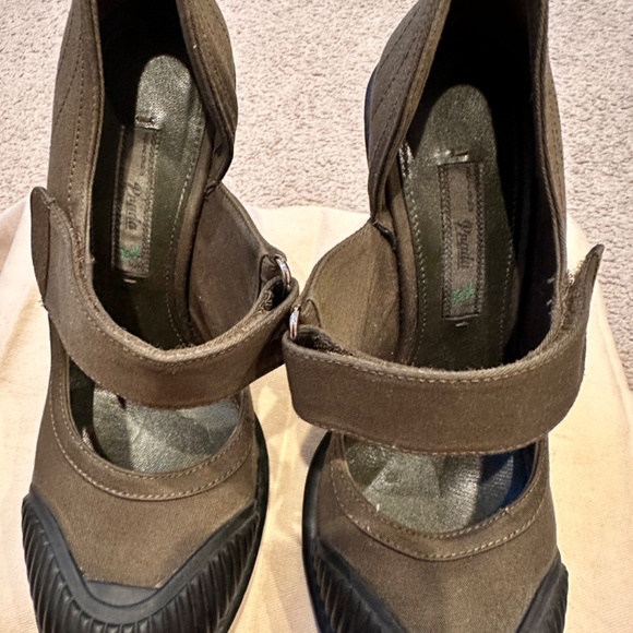 Prada Fabric Mary Jane Rubber Cap Toe Pump Size 8 - Picture 3 of 7